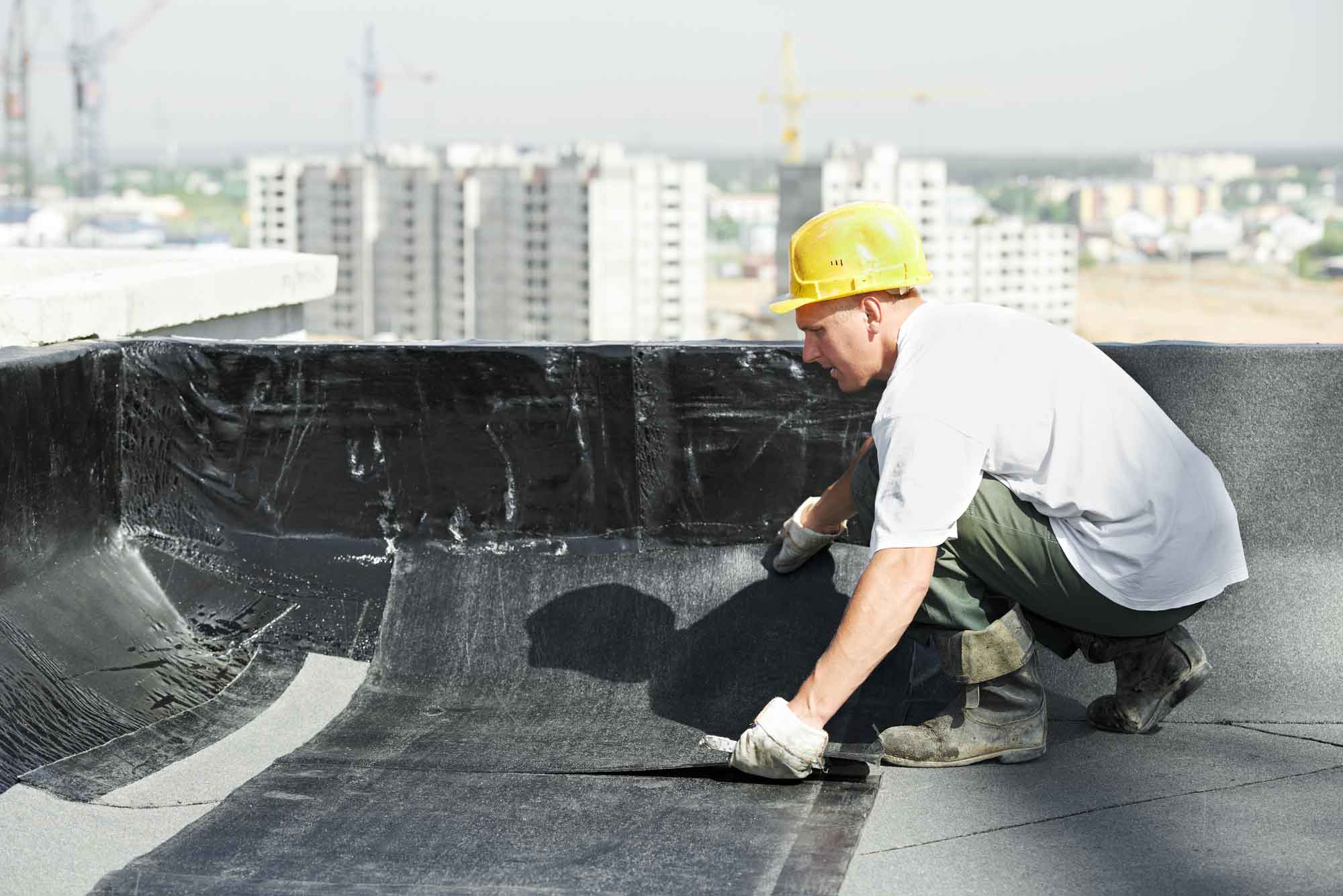 Flat roof covering works with roofing felt