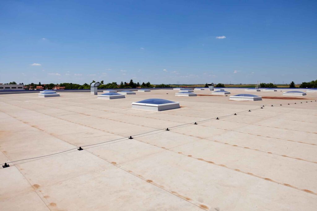 Flat roof on industrial hall