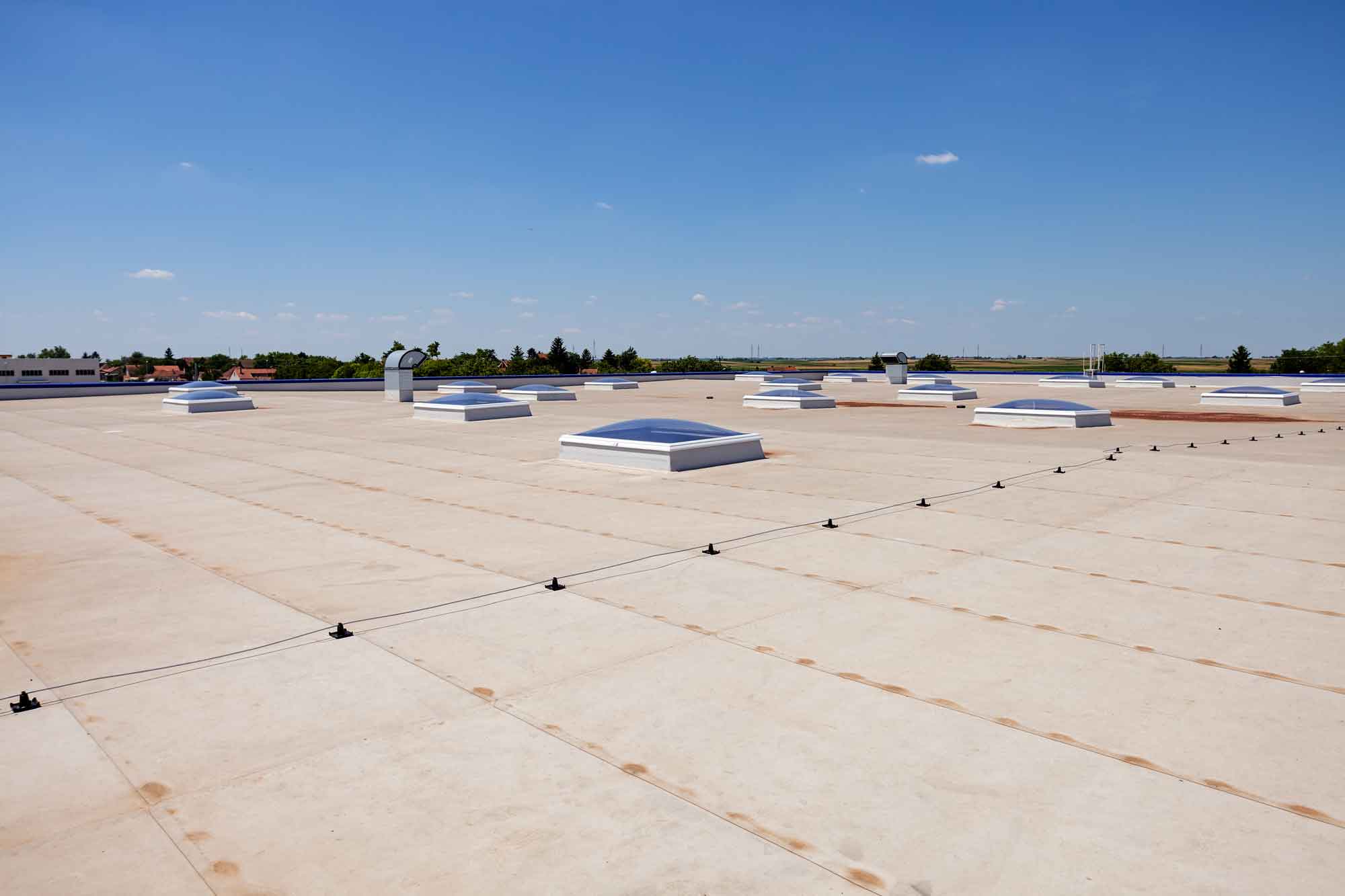 Flat roof on industrial hall