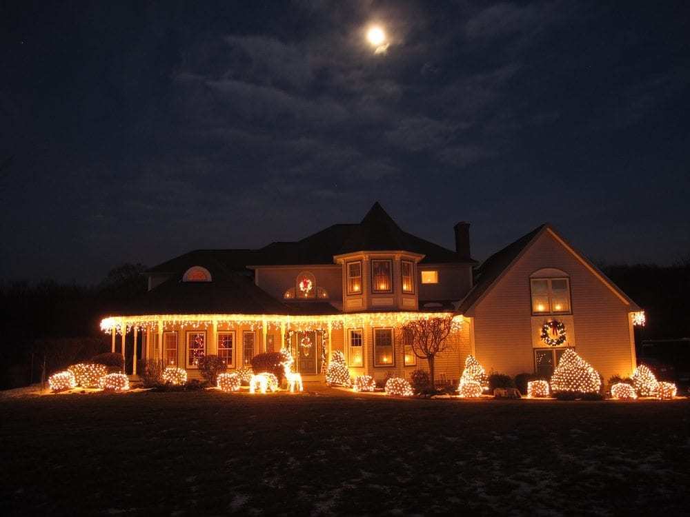 how to hang christmas lights on a roof